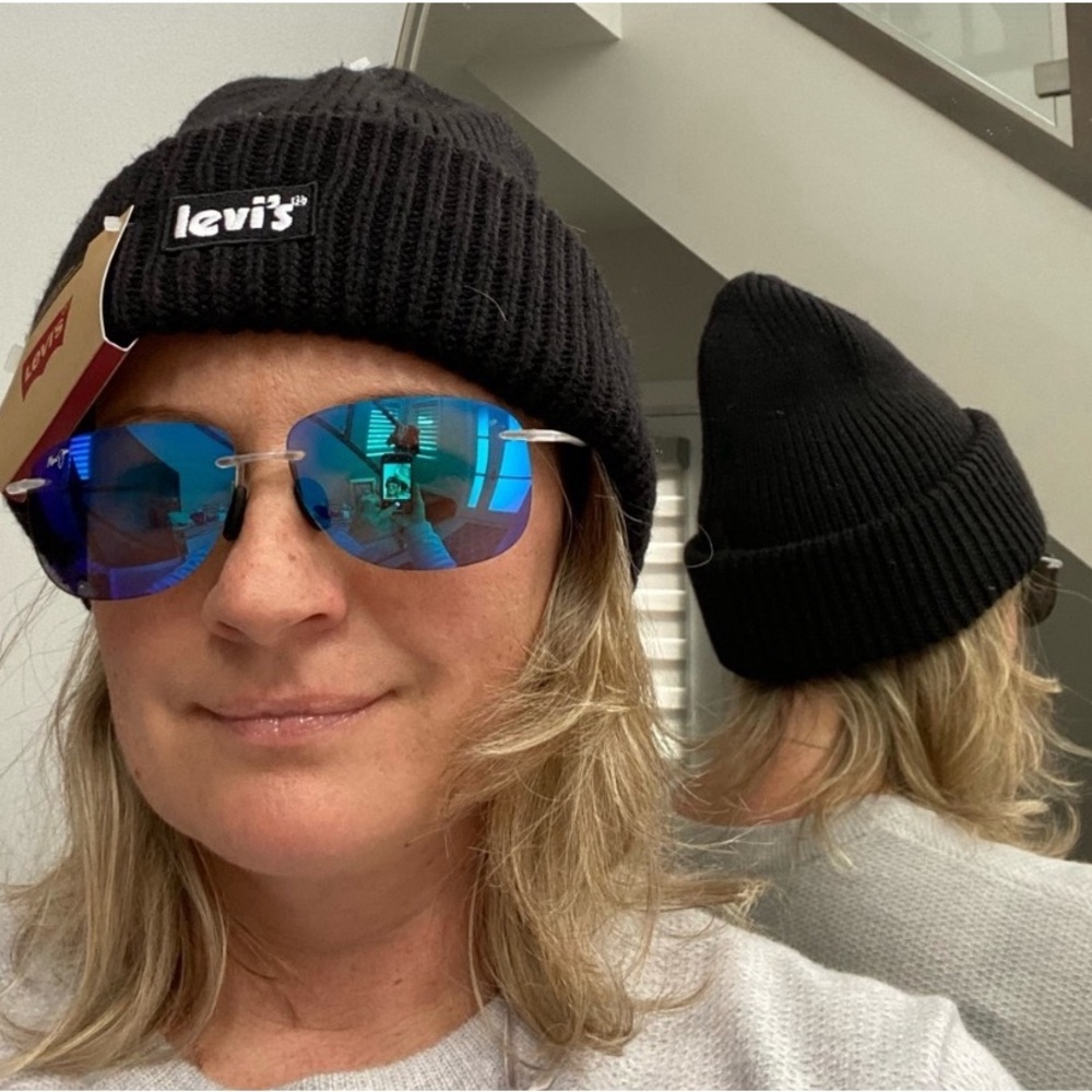 Levis classing Benny knit all season, beanie hat Host Pick ⭐️